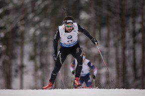 Benjamin Weger klassiert sich im Sprint von Antholz erneut unter den Top 10.