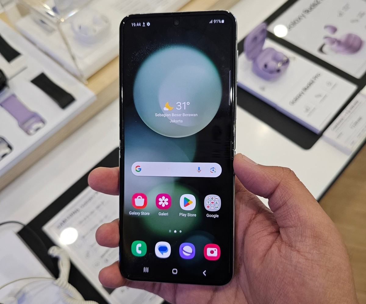 Aufgeklappt hat das Flip 5 ein 6,7-Zoll-Display.