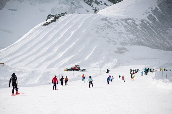 Impressionen vom Ski- und Snowboardtest in der Freien Ferienrepublik Saas-Fee, fotografiert am Sonntag, 20. November 2016 in Skigebiet Saas-Fee Allalin. (PPR/Manuel Lopez)