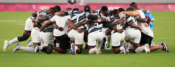 210728 -- TOKYO, July 28, 2021 -- Players of Fiji celebrates after rugby sevens men s gold medal match between Fiji and New Zealand at the Tokyo 2020 Olympic Games, Olympische Spiele, Olympia, OS in T ...