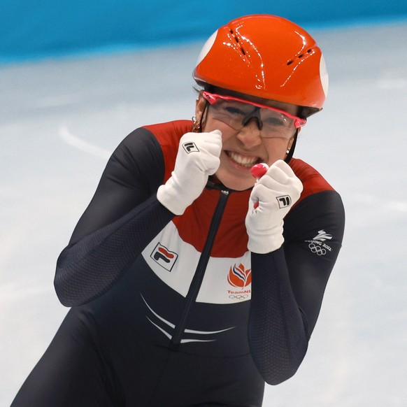 epa09747159 Suzanne Schulting of the Netherlands celebrates during the Women&#039;s 1000m finals of the Short Track Speed Skating events at the Beijing 2022 Olympic Games in Beijing, China, 11 Februar ...