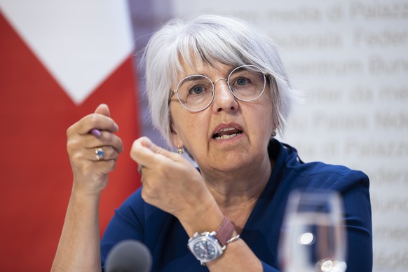Bundesraetin Elisabeth Baume-Schneider spricht waehrend einer Medienkonferenz ueber die Umsetzung und Finanzierung der 13. AHV-Rente am Mittwoch, 14. August 2024 in Bern. (KEYSTONE/Peter Klaunzer)