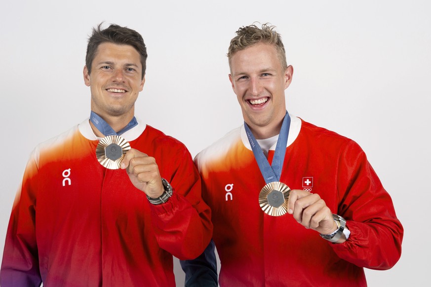 Switzerland&#039;s men&#039;s pair rowing bronze medalists Andrin Gulich, right and Roman Roeoesli pose during a photo session at the Champions Park, at the Trocadero, Tuesday, Aug. 6, 2024, in Paris, ...