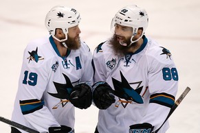Thornton (l.) mit seinem Barts-Bruder Brent Burns.