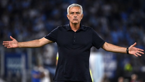 epa09490241 Roma&#039;s head coach Jose Mourinho reacts during the Italian Serie A soccer match between SS Lazio and AS Roma at the Olimpico stadium in Rome, Italy, 26 September 2021. EPA/Riccardo Ant ...