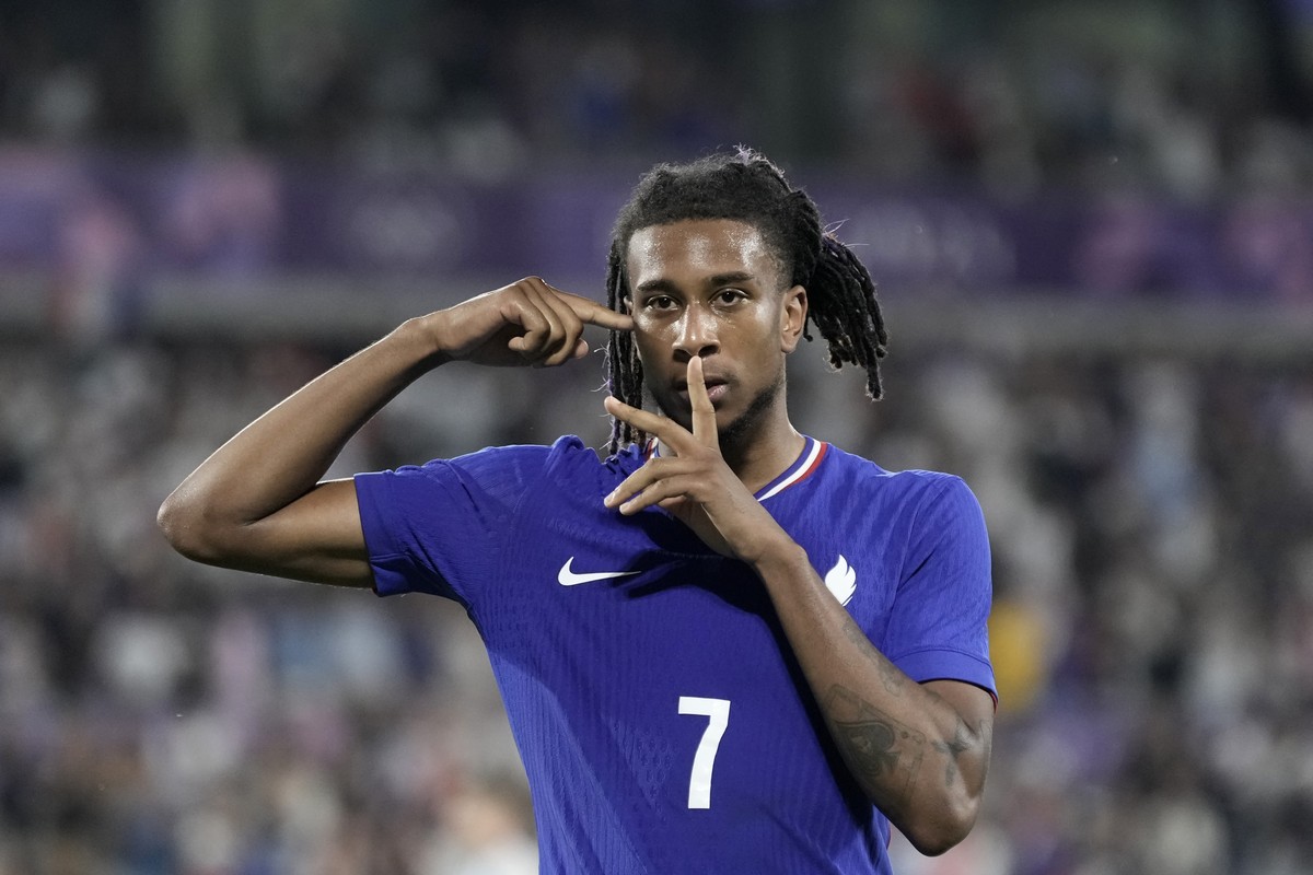 France's Michael Olise reacts during a quarter final soccer match between France and Argentina, at Bordeaux Stadium, during the 2024 Summer Olympics, Friday, Aug. 2, 2024, in Bordeaux, France. (A ...