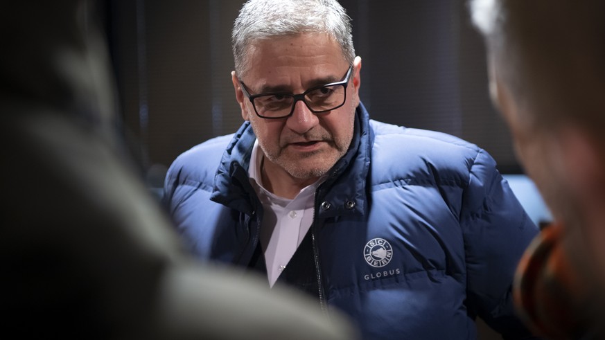 Marc Luethi, SCB CEO, spricht mit Journalisten beim Eishockey Meisterschaftsspiel der National League zwischen dem SC Bern und den HC Fribourg Gotteron, in der Postfinance Arena in Bern. Die fuer Frei ...