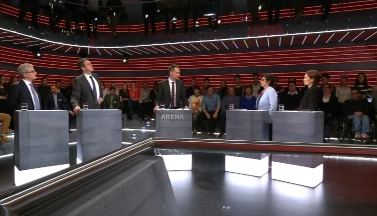 Markus Somm (BaZ-Chefredakteur), Beat Walti (FDP-Nationalrat), Moderator Jonas Projer, Anita Fetz (SP-Ständerätin) und Regula Rytz (Grünen-Nationalrätin)