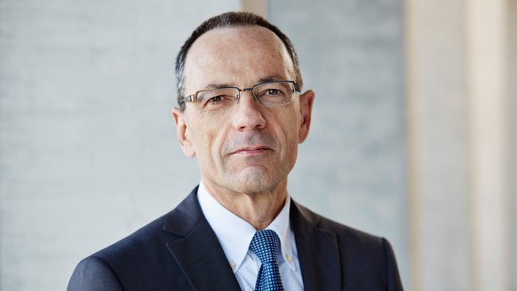 Lino Guzzella ist seit 1999 ordentlicher Professor für Thermotronik am D-MAVT. Vom 1. August 2012 bis 31. Dezember 2014 er Rektor der ETH Zürich. Seit 1. Januar 2015 ist Lino Guzzella Präsident der ET ...