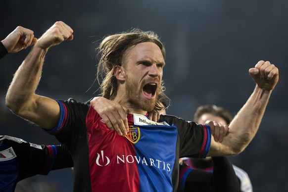 Der Basler Michael Lang jubelt ueber sein 2:1 im Viertelfinal des Schweizer Cups zwischen dem FC Basel 1893 und dem FC Zuerich im Stadion St. Jakob-Park in Basel, am Donnerstag, 2. Maerz 2017. (KEYSTO ...