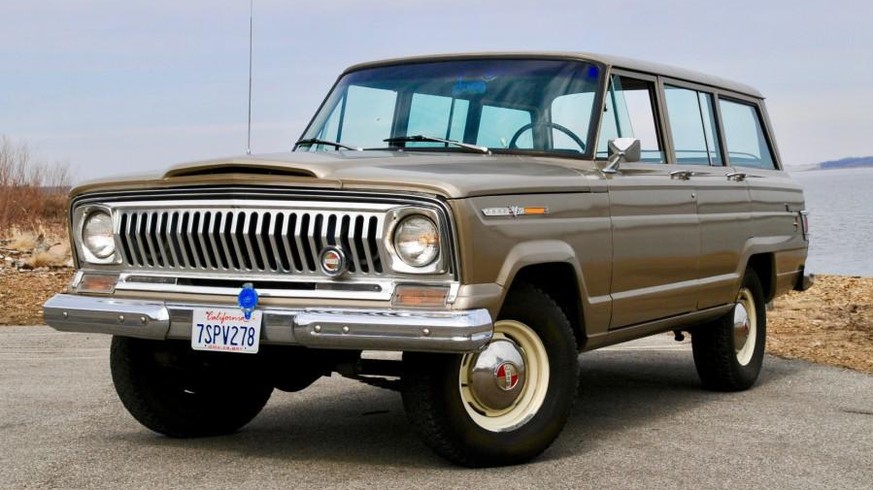 1969 Jeep Wagoneer SUV 4x4 Offroader retro design USA https://bringatrailer.com/listing/1969-jeep-wagoneer-3/