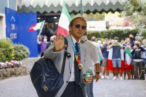 epa09339538 Head coach of Italy Roberto Mancini arrives in Rome, Italy, 12 July 2021, after Italy won the UEFA EURO 2020 final soccer match against England on penalties. EPA/FABIO FRUSTACI