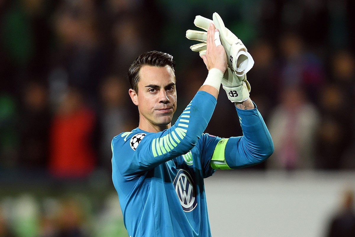 Diego Benaglio will mit Wolfsburg auch gegen ManUnited punkten.