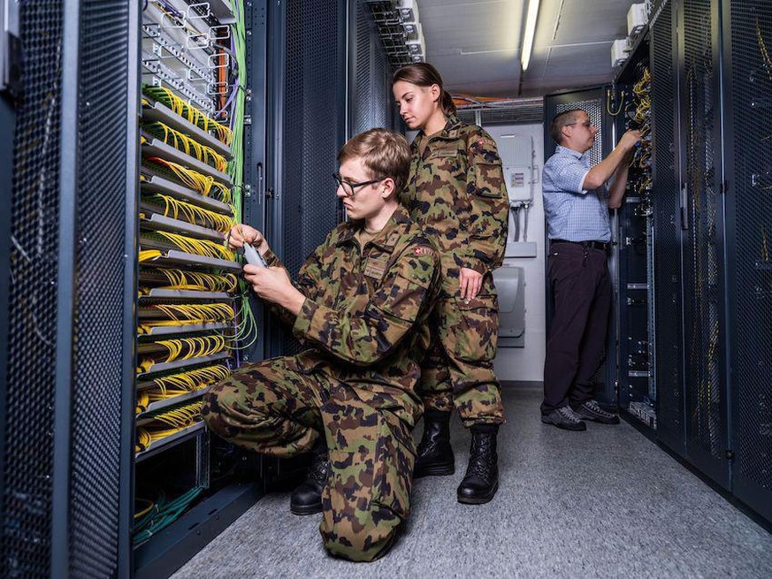 Ausbau des Führungsnetzes Schweiz &amp; Ausstattung der Rechenzentren VBS
Bereitstellung optischer Datenverbindungen durch Netzwerkspezialisten Führungsnetz Schweiz. Quellenangabe: CC BY-NC-ND