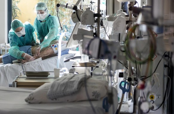 Medical personnel at work in the intensive care unit of the hospital Pourtales site &quot;Hopital Pourtales&quot; during the coronavirus disease (COVID-19) outbreak in Neuchatel, Switzerland, Monday,  ...