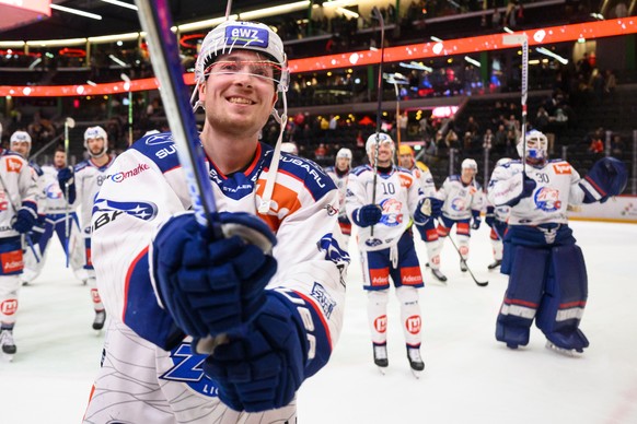 L&#039;attaquant des SZC Jesper Froeden celebre la victoire a la fin du match du championnat suisse de hockey sur glace de National League entre Lausanne HC, LHC, et ZSC Lions, ZSC, ce mardi 19 decemb ...