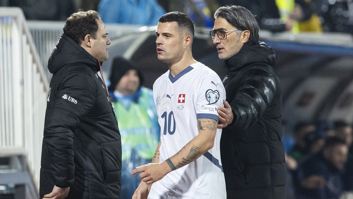 Switzerland's Granit Xhaka, left, and Switzerland's head coach Murat Yakin, right, during the FIFA 2026 World Cup Group B qualifying soccer match between Kosovo and Switzerland, at the stadi ...