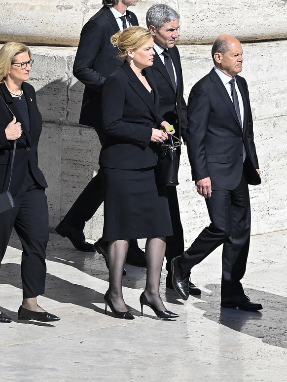 epa12056298 German President Frank-Walter Steinmeier (2-R) and German Chancellor Olaf Scholz (C) attend the funeral Mass of Pope Francis in Saint Peter's Square in Vatican City, 26 April 2025. Po ...