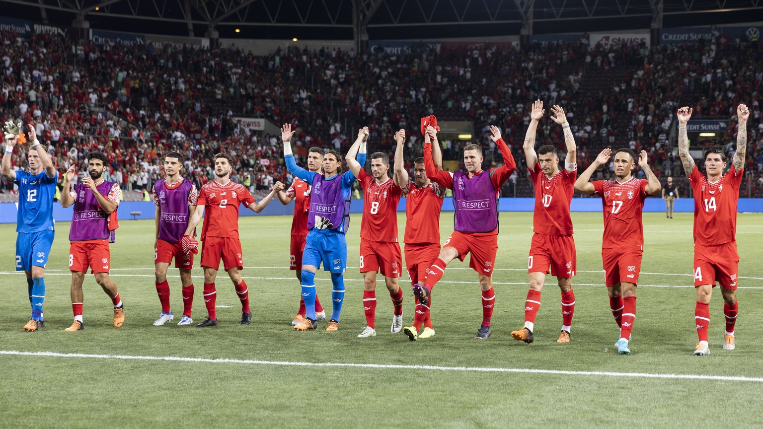 epa10010112 Switzerland&#039;s players celebrate winning the UEFA Nations League soccer match between Switzerland and Portugal at the Stade de Geneve stadium, in Geneva, Switzerland, 12 June 2022. EPA ...