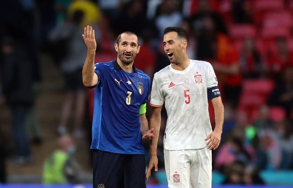 epa09326876 Giorgio Chiellini of Italy (L) and Sergio Busquets of Spain react during the UEFA EURO 2020 semi final between Italy and Spain in London, Britain, 06 July 2021. EPA/Carl Recine / POOL (RES ...