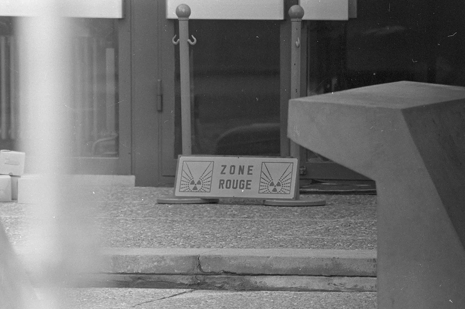 Nach dem Unfall vom 21. Januar 1969 wurde das Gelände rund um das AKW Lucens zur Sperrzone.
https://permalink.nationalmuseum.ch/100828215