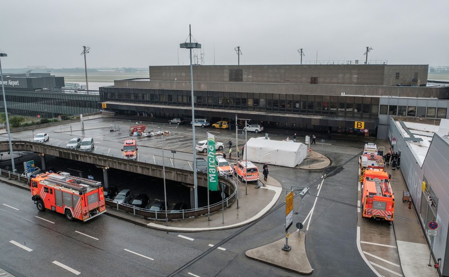 epa07253116 (FILE) - Fire trucks outside Hannover Airport near where an unexploded World War II bomb is suspected to be buried, in Langenhagen, Germany, 29 May 2016 (reissued 29 December 2018). Operat ...