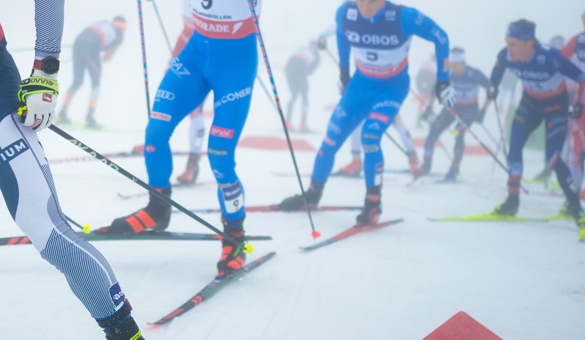 epa12818539 Savelij Korosteljov (L) of Russia and Italy's Federico Pellegrino (C) compete during the Men's Mass Start 50 km cross-country event at the FIS Cross Country Skiing World Cup in O ...