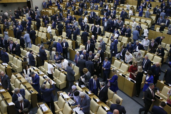 epa05382998 A general view of the Russian State Duma, lower chamber of the Parliament, in Moscow, Russia, 22 June 2016, during the last session for the State Duma on the completion of work by the curr ...