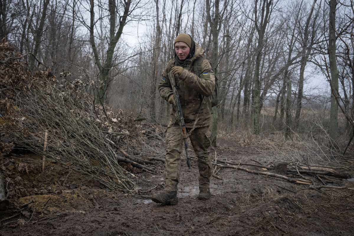 A soldier of 12th Special Forces Brigade Azov of the National Guard walks at his position at the front line, near Kreminna, Luhansk region, Ukraine, Sunday, Jan. 28, 2024. (AP Photo/Efrem Lukatsky)