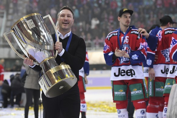 Jubel bei Rapperswils Cheftrainer Jeff Tomlinson nach dem Final des Swiss Ice Hockey Cups 2017/18 zwischen den Rapperswil-Jona Lakers und dem HC Davos, am Sonntag, 4. Februar 2018, in der St. Galler K ...