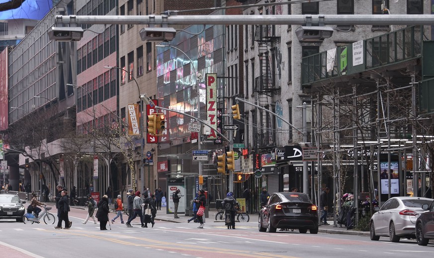epa11822397 Cars drive by a congestion pricing toll near the Lincoln Tunnel in New York, New York, USA, 13 January 2025. The first of its kind in the US, congestion pricing has been in place for just  ...