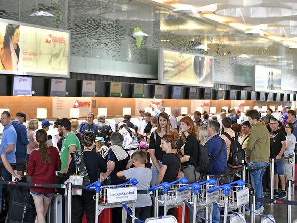 Nur Frankfurt ist noch schlechter: Der Flughafen Zürich weist die zweitschlechtesten Pünktlichkeitswerte aller Flughäfen Deutschlands, Österreichs und der Schweiz auf. (Archivbild)