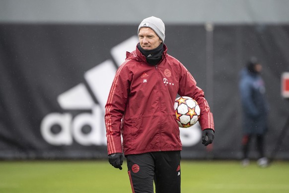 Bayern head coach Julian Nagelsmann leads a final training session of FC Bayern Munich at the club ground before the Champions League group match against Dynamo Kiev, Munich, Germany, Monday, Nov. 22, ...