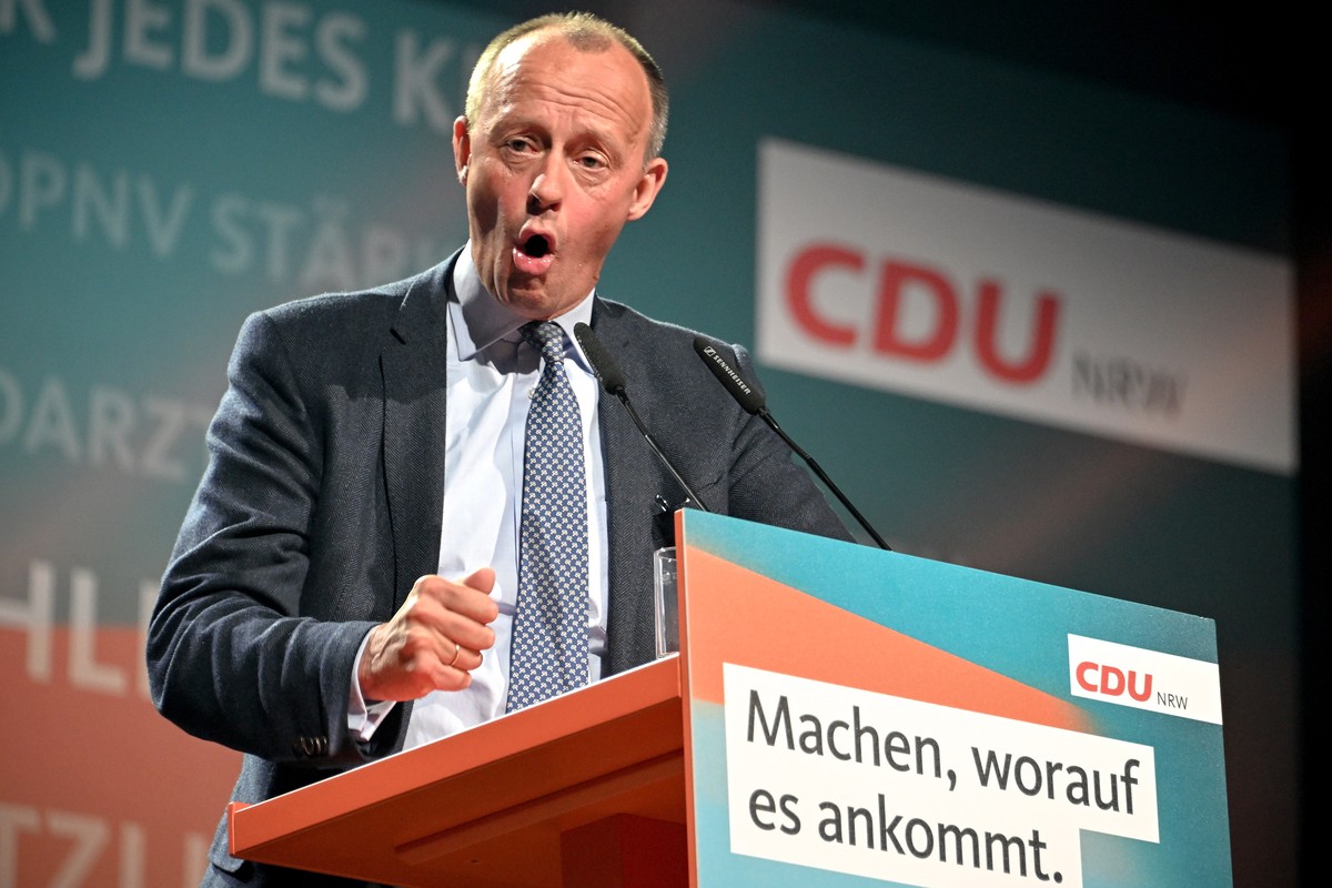 epa09903857 CDU party and faction chairman Friedrich Merz reacts as he delivers a speech during the party's campaign kick-off at Castello in Duesseldorf, Germany, 23 April 2022. The 2022 state el ...