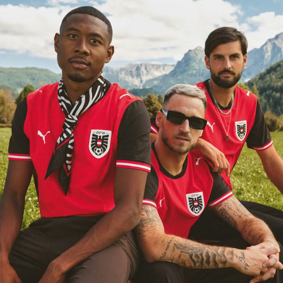 Das österreichische Trikot für die Fussball-WM 2026 mit David Alaba und Marko Arnautovic von Puma