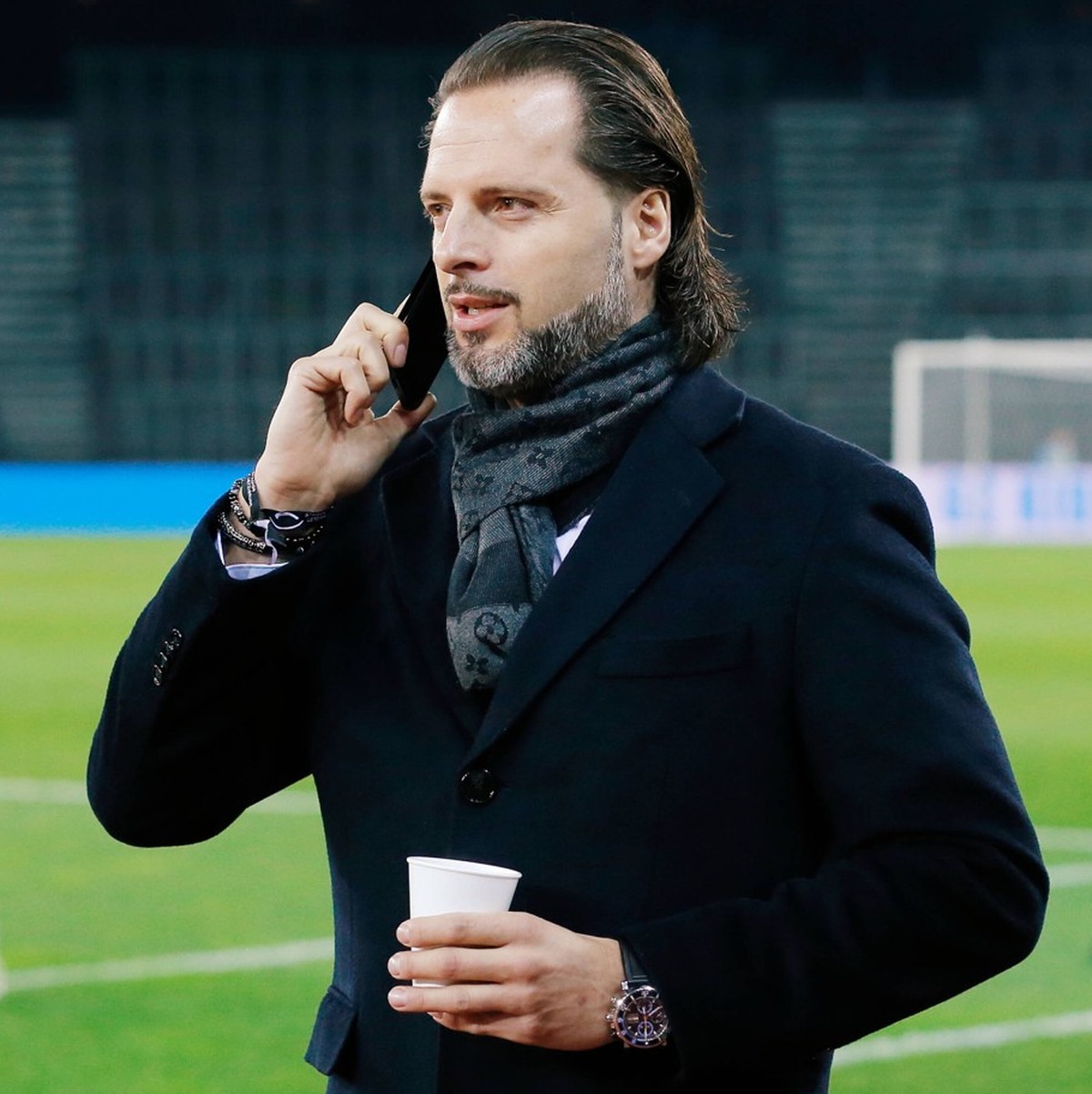 IMAGO / Geisser

Foto Manuel Geisser 06.11.2021 Zürich : Letzigrund Stadion Zürich Saison 2021/2022 Herren Fussball Super League Grasshopper Club Zürich - BSC Young Boys Bern GC Geschäftsführer Jimmy  ...