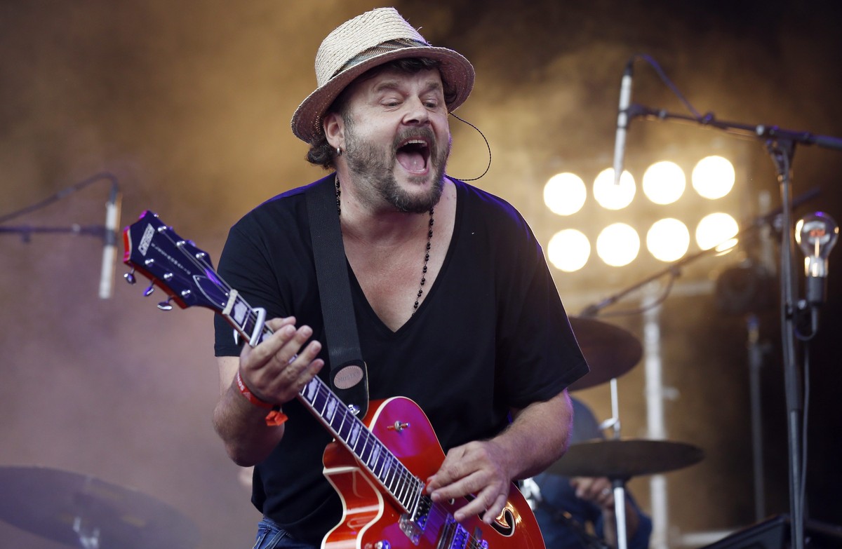 epa04853651 Buene Huber, frontman of Swiss band 'Patent Ochsner' performs at the Gurten music open air festival in Bern, Switzerland, 19 July 2015. The Gurtenfestival runs from 16 to 19 July ...