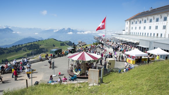 Das Hotel und Restaurant auf dem Rigi-Kulm am Sonntag 7. August 2016 anlaesslich der Feierlichkeiten &quot;200 Jahr Tourismus auf der Rigi&quot;.1816 eroeffnete auf Rigi Kulm das erste Berggasthaus de ...