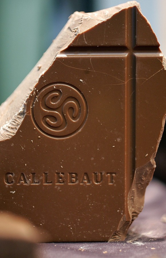 ZUR BILANZMEDIENKONFERENZ DER BARRY CALLEBAUT AG AM MITTWOCH, DEM 1. APRIL 2015, STELLEN WIR IHNEN FOLGENDES ARCHIVBILD ZUR VERFUEGUNG - Schokolade aus dem Hause Barry Callebaut steht auf einem Tisch  ...