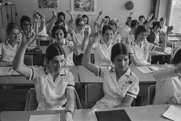 Krebs, Hans 
Titel:
Krankenschwesternausbildung im Bezirksspital Uster 
Beschreibung:

Datierung:
28.11.1972 
Enthalten in:
Krankenschwesternausbildung im Bezirksspital Uster, 1972. Reportage mit 44 B ...