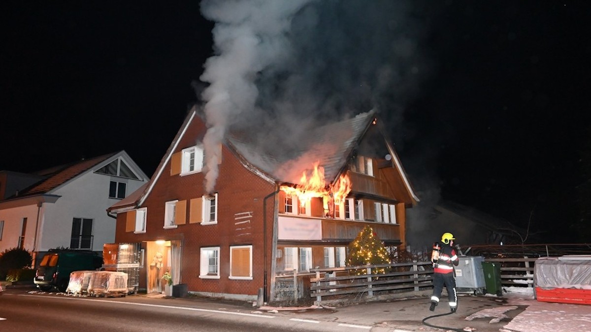 Mehrfamilienhaus-in-Degersheim-SG-bei-Brand-stark-besch-digt