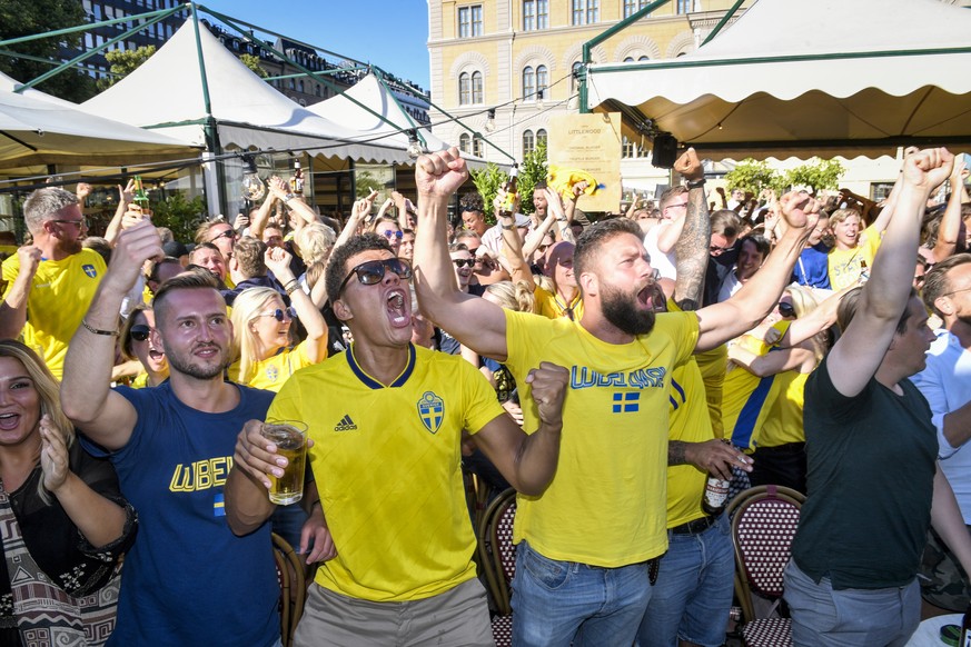 epa06844684 Swedish soccer fans celebrate after Sweden scored against Mexico during the Russia 2018 World Cup Group F soccer match, as they watch the match on a big screen outdoors at Norra Bantorget  ...