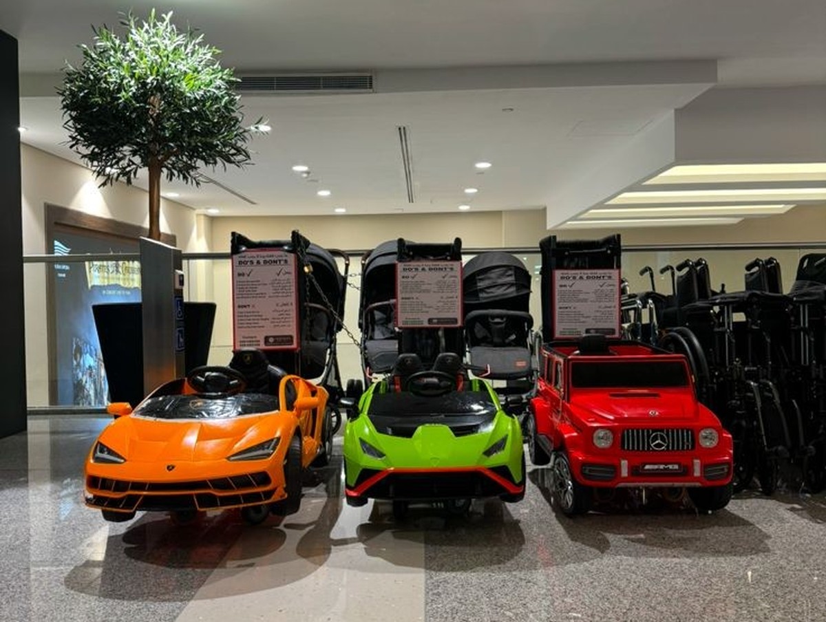 Au Dubai Mall, on peut louer des voitures pour enfants, histoire de leur apprendre les valeurs de la vie dès le plus jeune âge.