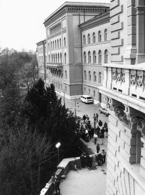 Schon früher war die Bundesterrasse ein Stein des Anstosses: Zum Beispiel in den 1990-er-Jahren, als es dort eine offene Drogenszene gab.