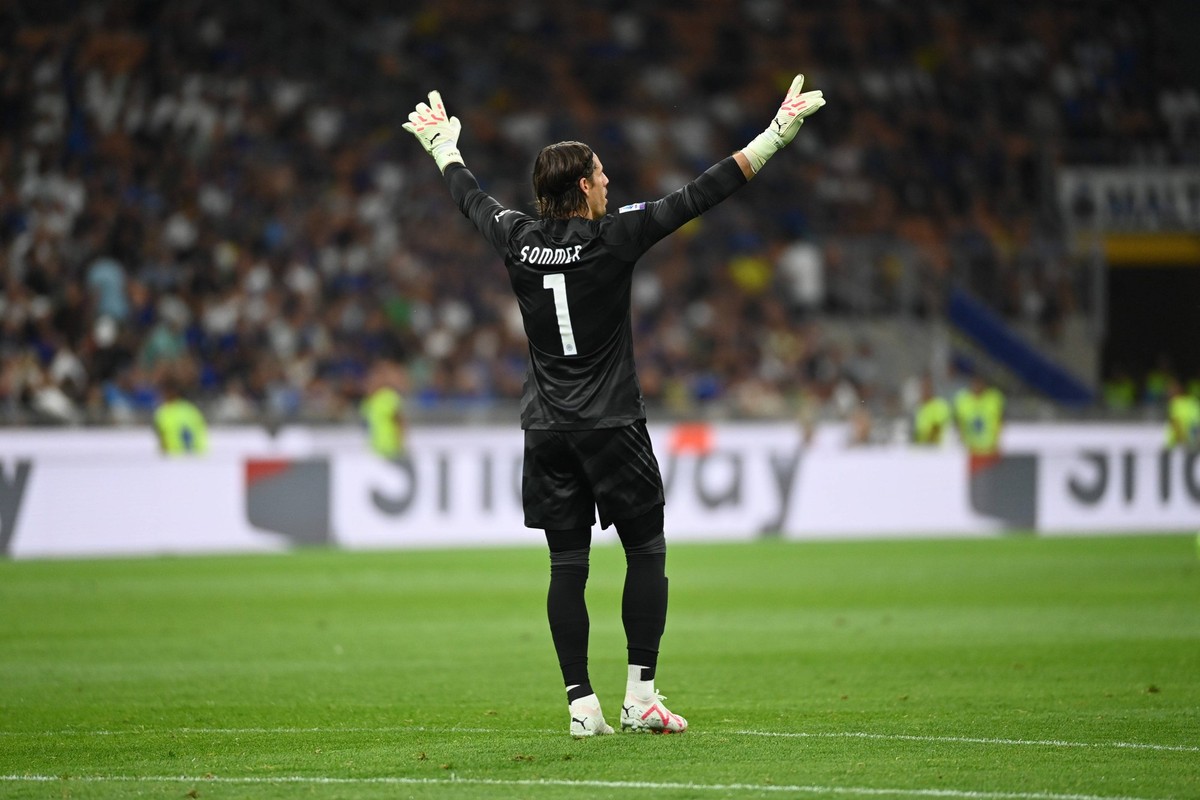 Yann Sommer Inter celebrate a goal during Inter - FC Internazionale vs AC Monza, Italian soccer Serie A match in Milan, Italy, August 19 2023 PUBLICATIONxNOTxINxITA Copyright: xGianlucaxRicci/IPAxSpor ...