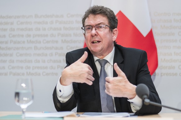 Bundesrat Albert Roesti spricht waehrend einer Medienkonferenz des Bundesrates zur Botschaft ueber den Solidaritaetsbeitrag fuer die Bevoelkerung von Blatten im Zusammenhang mit dem Bergsturz vom 28.  ...