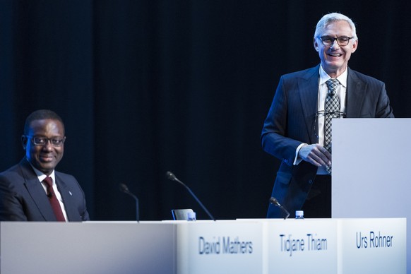 Urs Rohner, right, chairman Credit Suisse, and Tidjane Thiam, left, CEO Credit Suisse, listen to a vote of a shareholder during an extraordinary general assembly in Bern, Switzerland, Thursday, Novemb ...