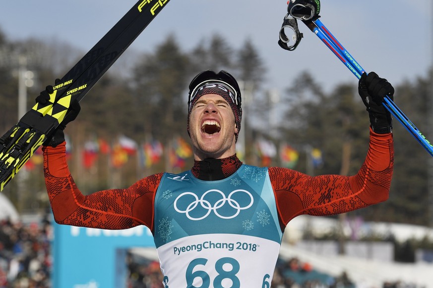 epa06531478 Dario Cologna of Switzerland celebrates after winning the Men&#039;s Cross Country 15 km Free race at the Alpensia Cross Country Centre during the PyeongChang 2018 Olympic Games, South Kor ...