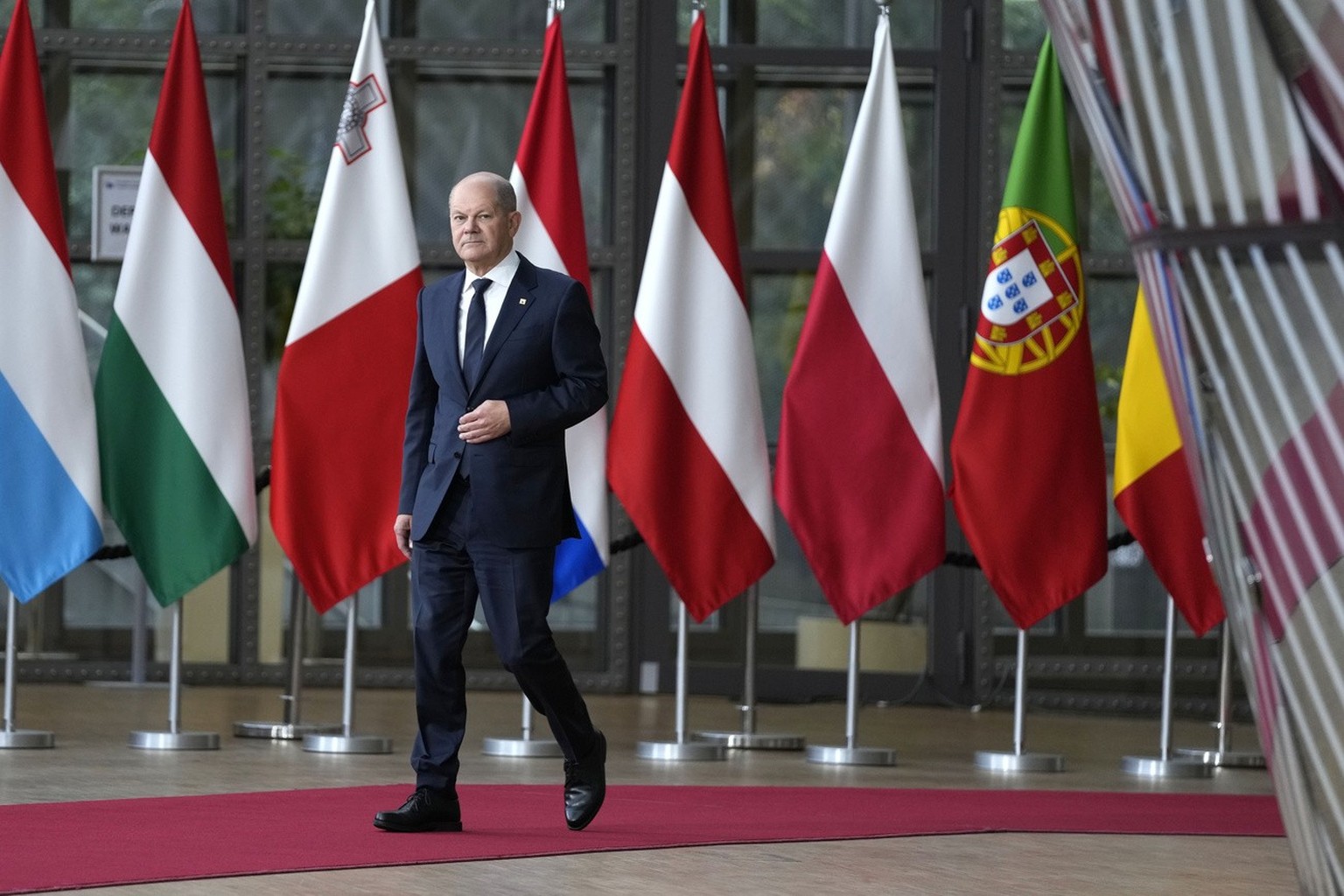 Germany&#039;s Chancellor Olaf Scholz arrives for an EU summit at the European Council building in Brussels, Thursday, Oct. 26, 2023. European Union leaders gather Thursday for a two day meeting to di ...