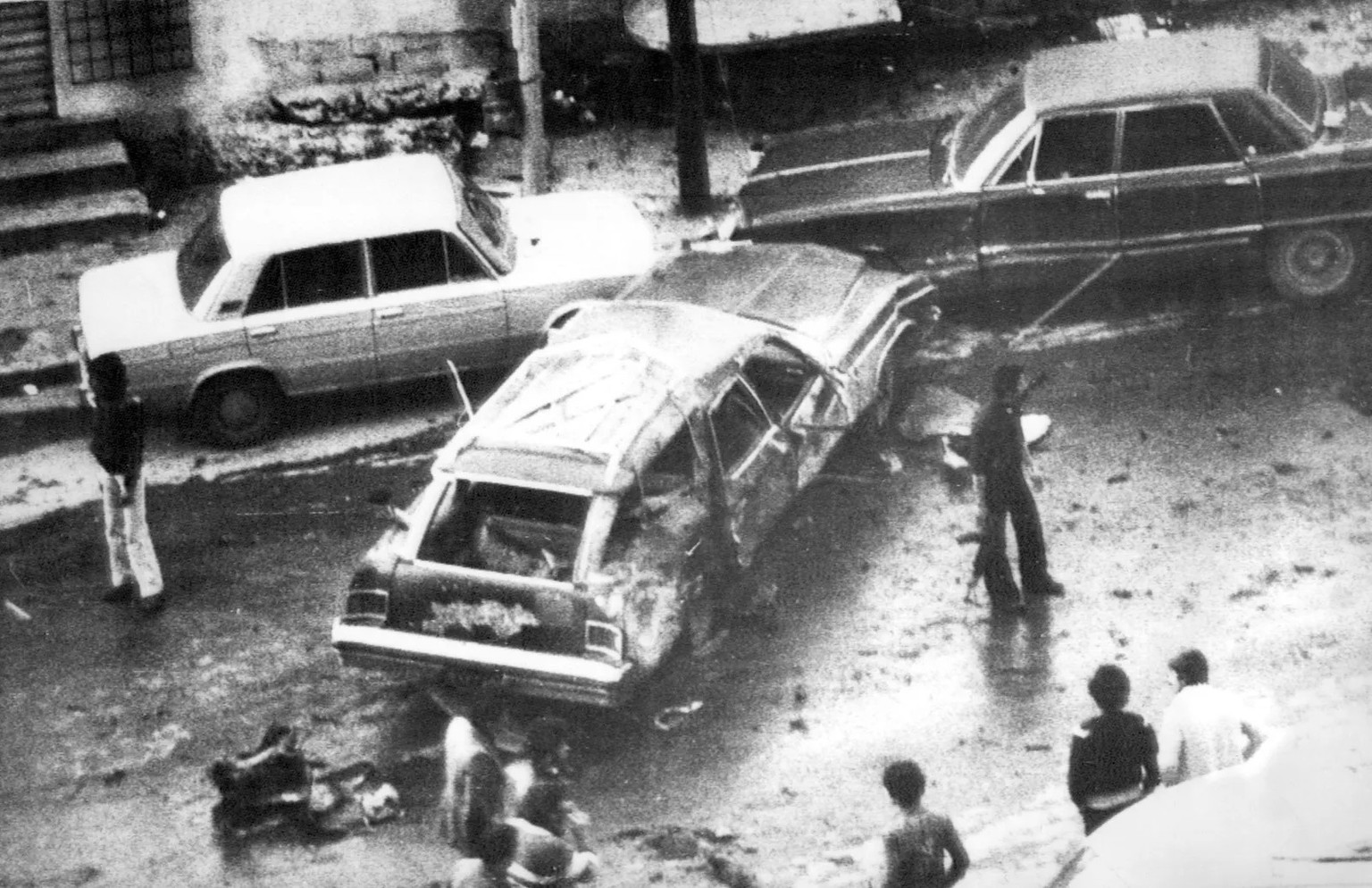 Attentat des Mossad: Auf den Wagen des PLO-Sicherheitschefs Ali Hassan Salameh wurde am 22. Januar 1979 in Beirut vom israelischen Geheimdienst Mossad ein Sprengstoffanschlag verübt. Salameh und zwölf ...